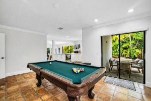 a living room with a pool table in it at Home in Miami in Lindgren Acres