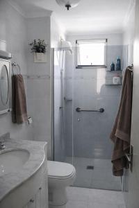 a bathroom with a shower and a toilet and a sink at KOKIRA Apê in Campinas +13 photos