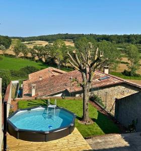 an overhead view of a swimming pool with a tree at Masia Can Cenç in Collsuspina