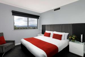 a bedroom with a large bed and a window at Rydges Mount Panorama Bathurst in Bathurst +31 photos
