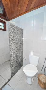 a bathroom with a toilet and a glass shower at Flat Barra in Barra Grande +44 photos