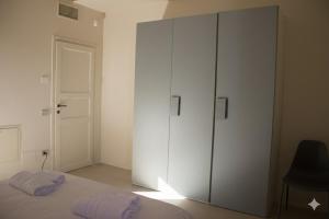 a bedroom with a white cabinet and a bed at Appartamento PALE 2 posti letto in Pale