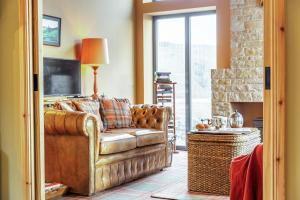 a living room with a leather couch and a television at 2 Bed in Glendale oc-b34216 in Glendale