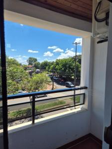 a window in a room with a view of a street at Dos habitaciones Cómodo Residencia in Encarnación
