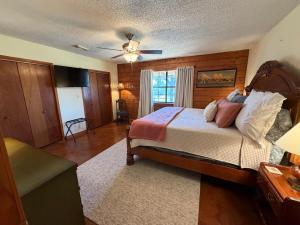 a bedroom with a bed and a ceiling fan at The Piney Woods Cabin in Nacogdoches