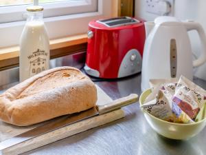 a loaf of bread on a counter with a bowl of food at Starling Lodge - Uk31071 in Westward