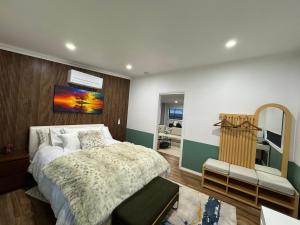 a bedroom with a bed and a painting on the wall at Brigidas Guest House in Bairnsdale
