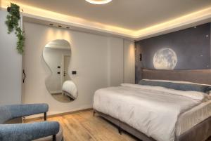 a bedroom with a bed and a mirror on the wall at Nof Yareach - נוף ירח in Safed