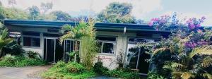 a building with a bunch of plants in front of it at YayazNature Lodge in Grecia