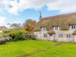 an old stone house with a thatched roof at 3 Bed in Dorchester oc-dc089 in Whitcombe