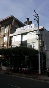 约帕尔Hotel Bucare的带有酒店标志的建筑 更多37张照片