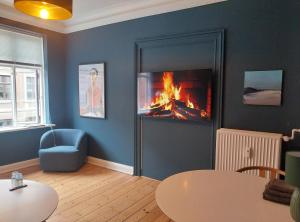 a living room with a fire in a fireplace at Greenbrook - Blue Lounge in Aalborg