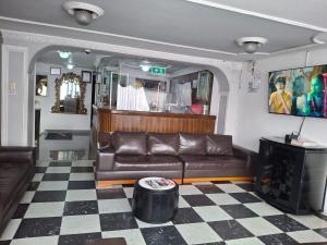 a living room with a couch and a checkered floor at Hotel Rio Mayo in Pasto