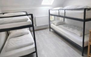 a room with three bunk beds and a window at Ferienwohnungen am Holzmarkt, am Rande der Altstadt in Bad Kreuznach