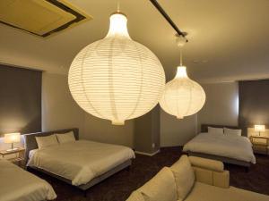 a room with two beds and two lights and two lamps at Retrospect Stay Kannai in Yokohama +40 photos