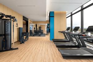 a gym with cardio equipment and treadmills at Fairfield by Marriott Deqing in Huzhou