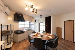 a kitchen and a dining room with a table and chairs at Oyadoya江南名古屋まで車で40分Free car space2台 in Kōnan