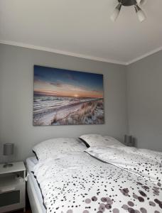 a bedroom with a bed and a painting on the wall at Utholmer-Strasse-3 in Brösum
