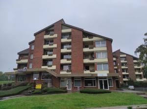 a large brick building with a lawn in front of it at La Dolce Casa bei Hamburg in Seevetal