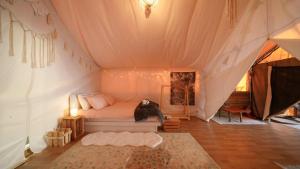 a bedroom with a bed in a tent at Gapyeong ILUGlamping in Gapyeong +26 photos