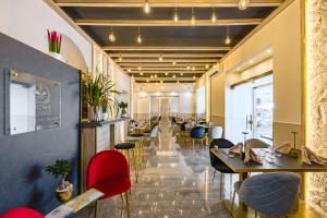 a restaurant with a row of tables and chairs at Sant'Angelo Suites in Naples