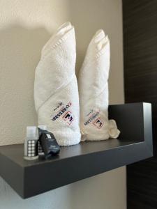a pair of towels sitting on a shelf in a bathroom at Hotel Granada in Puebla +136 photos