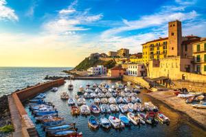 a group of boats in the water in a harbor at La casa di Lollo in Piombino