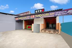 a building with a sign on the front of it at Hotel O DS TANDOORI in Bokāro