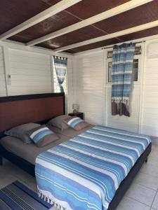 a bedroom with a large bed in a room at Ti Kaz in Petit-Bourg