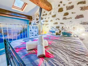 a bedroom with a large bed in a room at Appartement 5 personnes Centre d'Agde in Agde