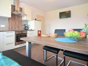 Modern apartment in Eslarn with private garden tesisinde mutfak veya mini mutfak