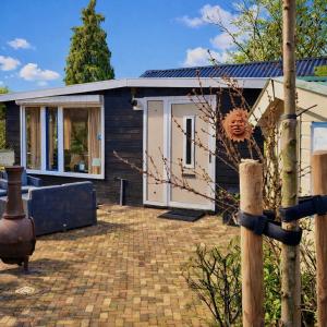 a house with a brick yard in front of it at Hooisma's Erf in Kampen