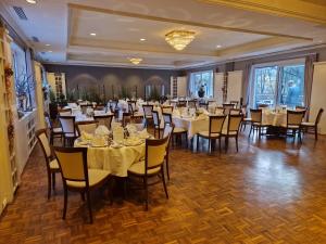 a dining room with tables and chairs in it at Hotel Restaurant Passmann in Lüdenscheid