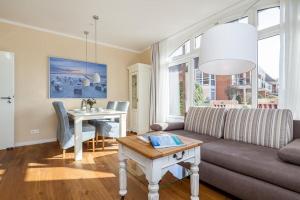 a living room with a couch and a table at Golfresidenz B 001 in Grömitz