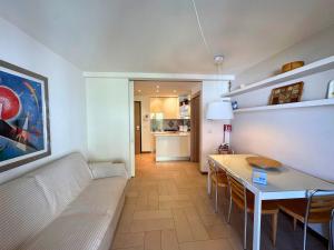 a living room with a white couch and a table at Appartamenti La Croma in Grado