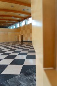 an empty room with a black and white checkered floor at Los Claustros de Ayllón in Ayllón