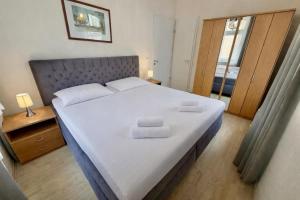 a bedroom with a large bed with towels on it at Traumstrand, am Kurpark in Warnemünde