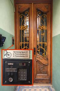 an old fashioned door with a microwave in front of it at Apartament X in Przemyśl