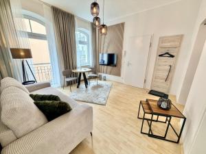 a living room with a couch and a table at Traumstrand, am Kurpark in Warnemünde