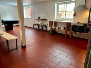 an empty room with a table and a pool table at Rinkenæshus Hytte A in Gråsten