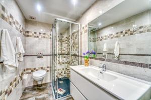 a bathroom with a toilet and a sink and a shower at Ideal Property Mallorca - Bella Italia in Alcudia +14 photos