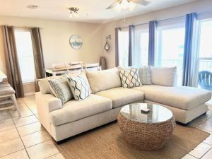 a living room with a couch and a table at 3rd Floor Spacious Condo Close To Entertainment Shared pool Wifi in Navarre