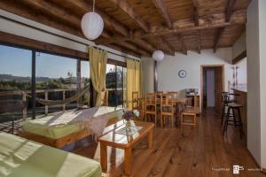 Posezení v ubytování Antuquelen Lodge Cabañas
