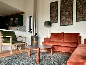 a living room with a couch and a table at Speuran Mora in Teangue