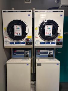 a group of washing machines sitting next to each other at Otemachi Kamon Hotel in Tokyo