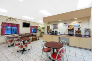 Ресторан / й інші заклади харчування у Super 8 by Wyndham Santa Rosa