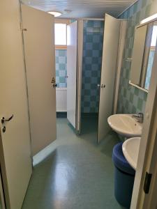 a bathroom with two sinks and a mirror at RIEKKO Hostel in Kuusamo