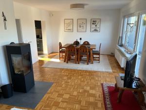 a living room with a table and a dining room at Casa Forest Jump in Pirmasens