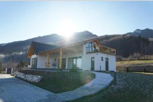 a small white house with a pathway leading to it at LuMar Lodge Tohăniță Zarnesti in Zărneşti