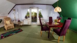 a dining room with a table and chairs and a window at Ferienwohnungen Anders in Braunlage